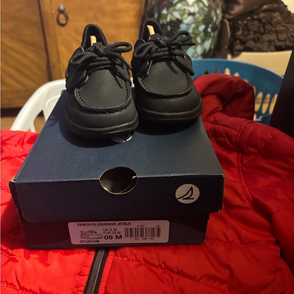 Sperry Black Dress Shoes with Minimalist Design